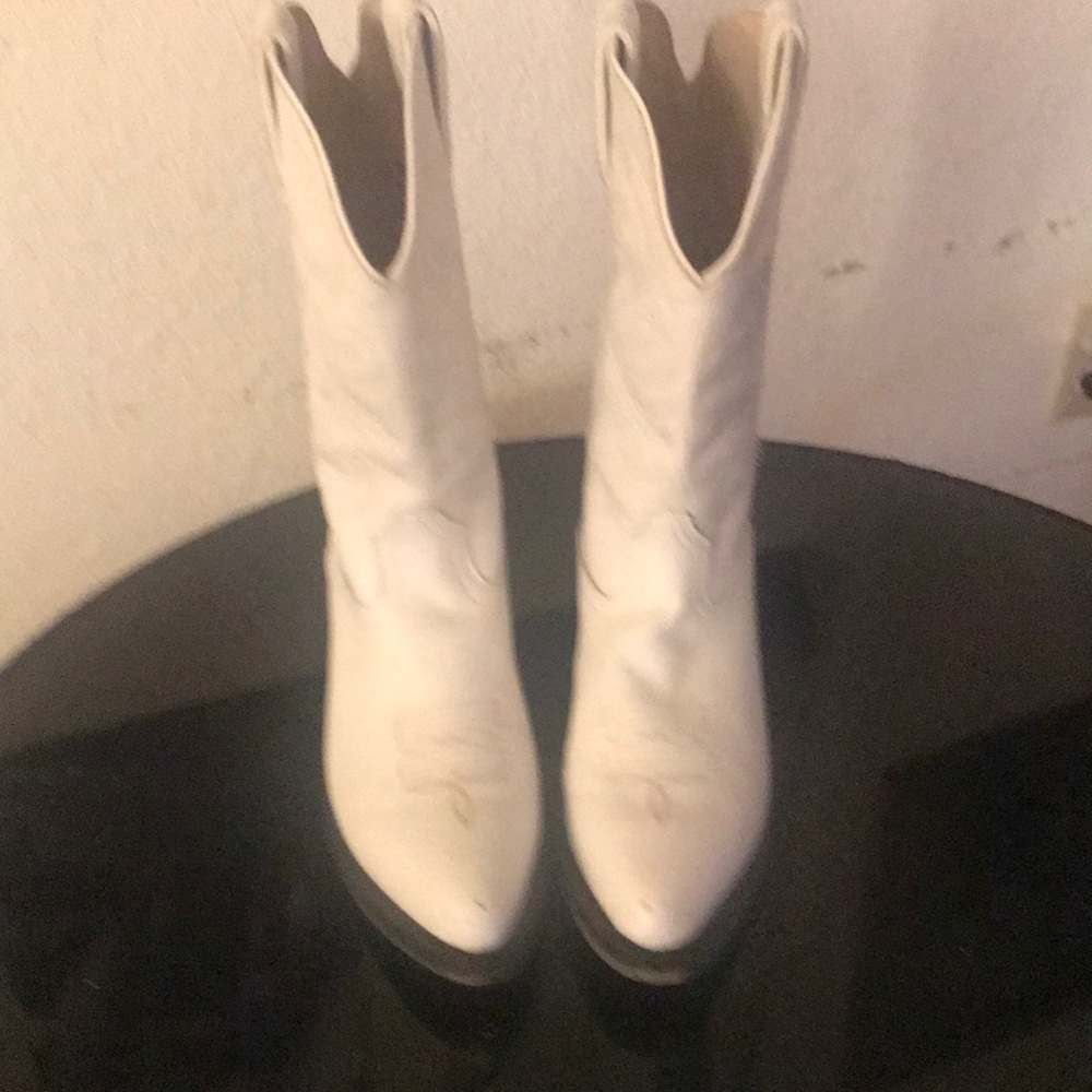 White womens leather Durango Boots size 9